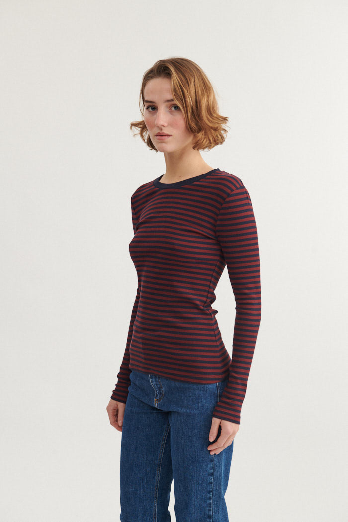 Basic Apparel Ludmilla LS Tee T-shirts 794 Bordeaux truffle / Sky captain